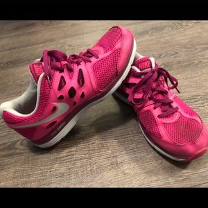 Nike Dual Fusion Shoes Size 9